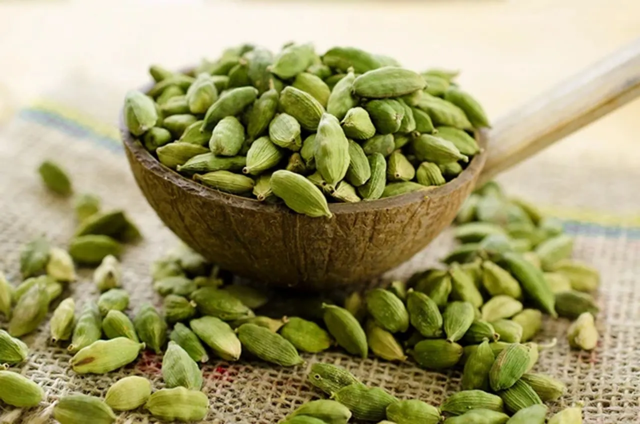 Benefits of Cardamom: খাবার খাওয়ার পর এলাচ খাওয়ার অনেক উপকারিতা রয়েছে