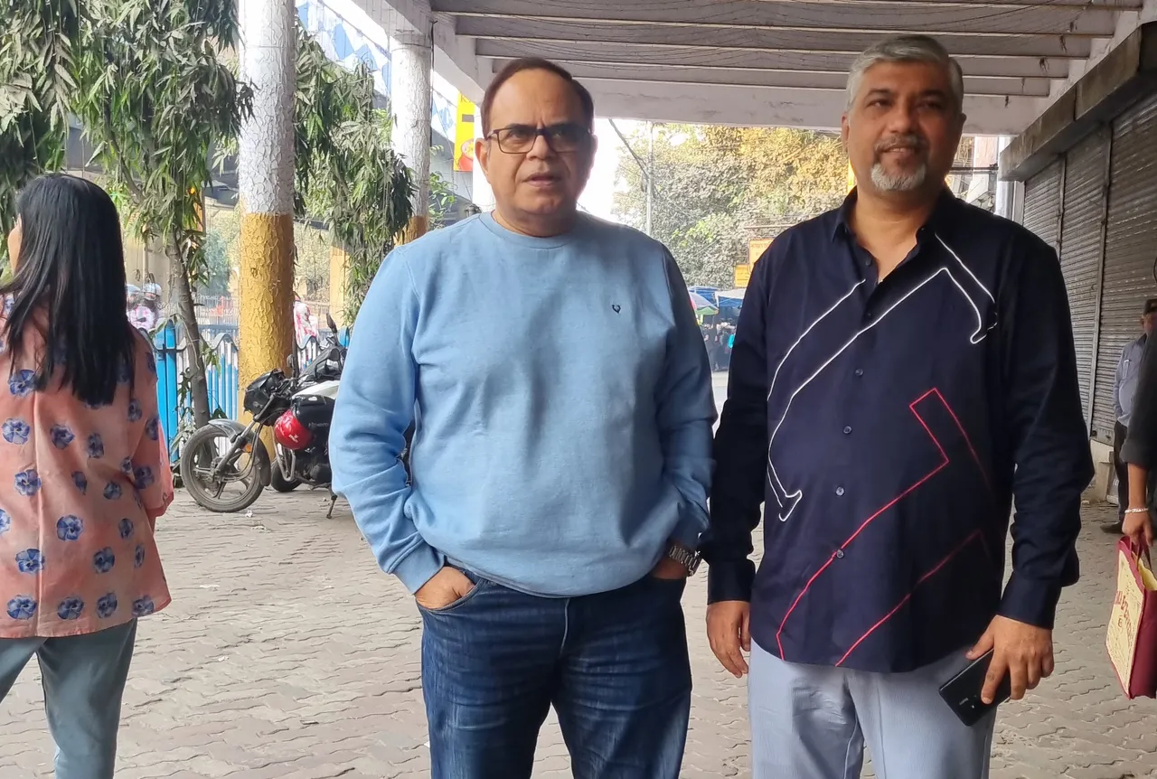 নৈনিতাল টু কলকাতা  সিনেমার সিংহভাগ শুটিং হয়েছে নৈনিতালে। আর সেই নৈনিতাল লন্ডভন্ড করে কলকাতায় কোন বলরাম কান্ড ঘটছে তা জানতে একটু ধৈর্য তো ধরতেই হবে। এই ছবি দর্শককে জোর করে কাতুকুতু দিয়ে হাসাবে না বলেই বিশ্বাস রজতাভর। হাস্যকৌতুকে ভরপুর এই ছবিতে রয়েছে আবেগের ছোঁয়াও। কেক কেটে হইহই করে ট্রেলার লঞ্চের অনুষ্ঠানে আনন্দে মেতেছিলেন রজতাভ-গার্গী-ঐশ্বর্যরা। 