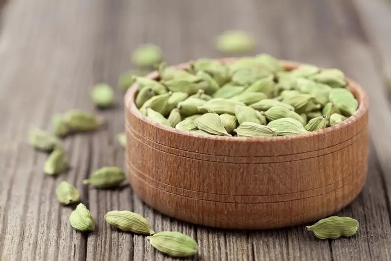 Benefits of Cardamom: খাবার খাওয়ার পর এলাচ খাওয়ার অনেক উপকারিতা রয়েছে