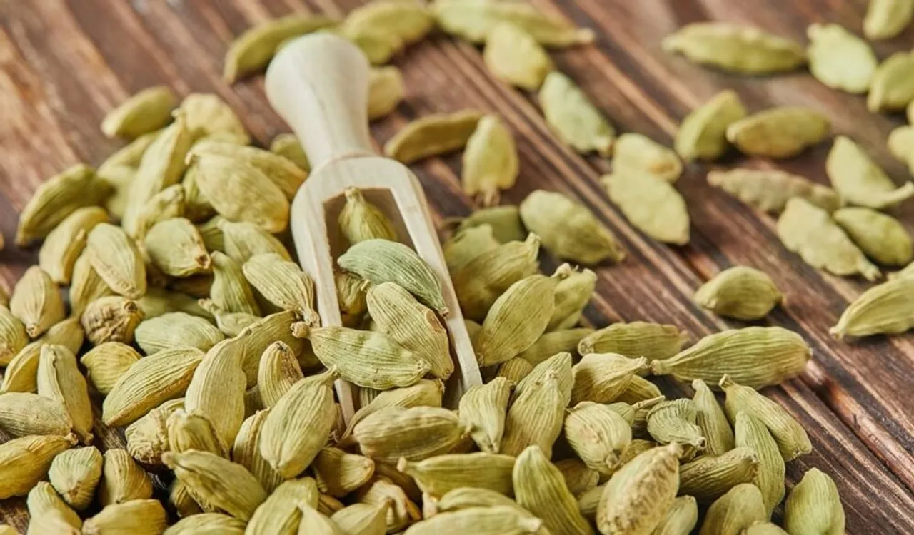 Benefits of Cardamom: খাবার খাওয়ার পর এলাচ খাওয়ার অনেক উপকারিতা রয়েছে