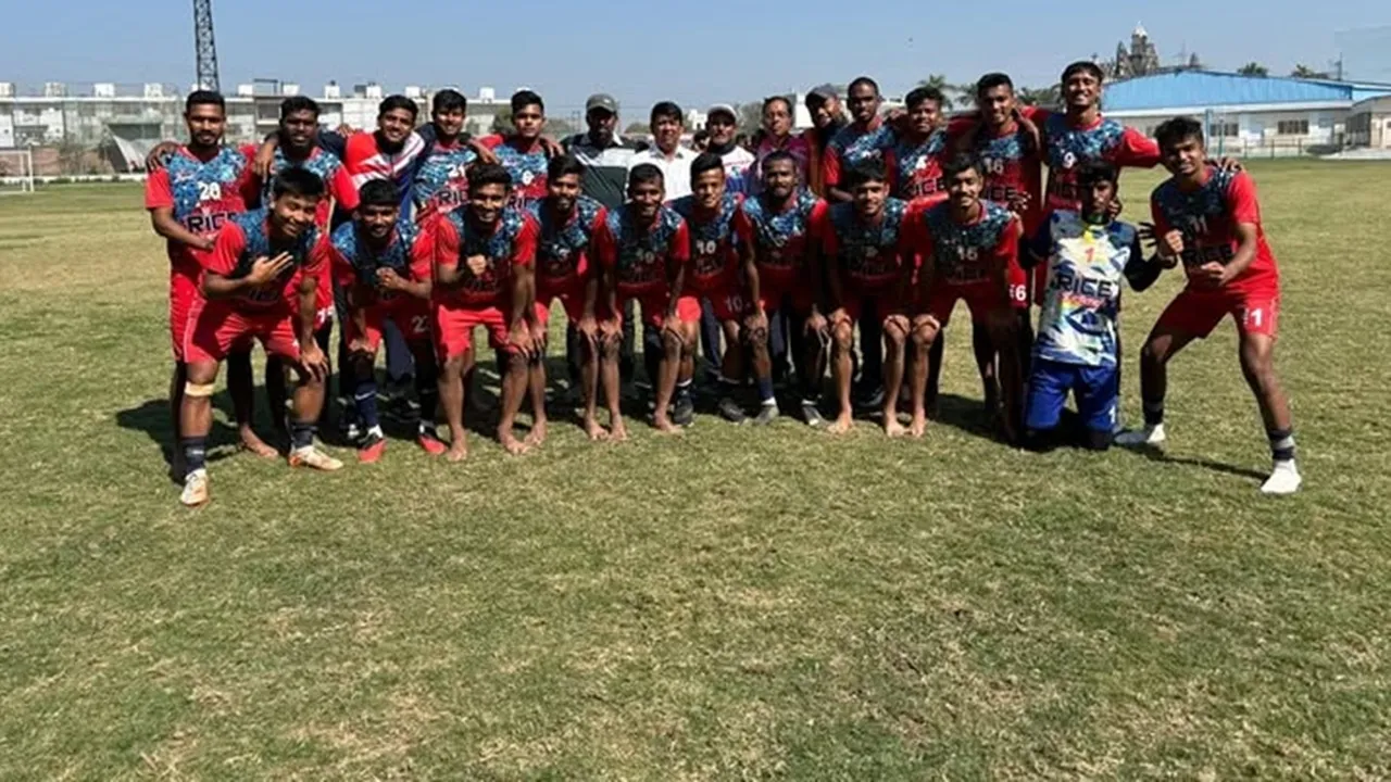 Champion Adamas University, অ্যাডামস ইউনিভার্সিটি