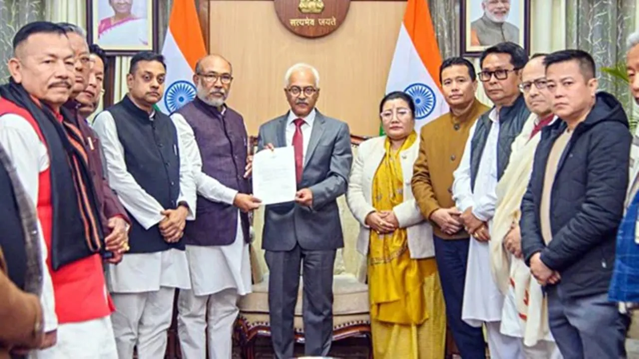 N Biren Singh Resigns: বিধায়ক এবং মন্ত্রীদের সঙ্গে নিয়ে রাজ্যপালের কাছে পদত্যাগ পত্র দিলেন এন বীরেন সিং