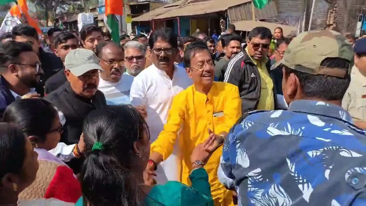 Jyotipriya Mullick: দীর্ঘ ১৫ মাস পর বিধায়কের কাছে পেয়ে উচ্ছ্বসিত জ্যোতিপ্রিয় ঘনিষ্ঠরা