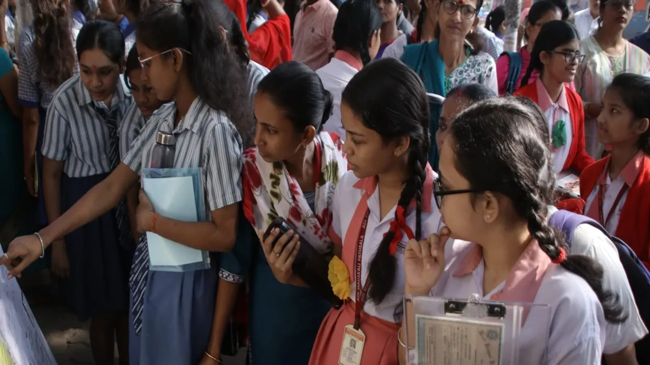 Secondary Exam, Secondary Exam , Madhyamik Exam, Special Bus Service, Students , Help Line Number ,Bangla News,Madhyamik 2025,Madhyamik 2025,মাধ্যমিক পরীক্ষা, মাধ্যমিক ২০২৫