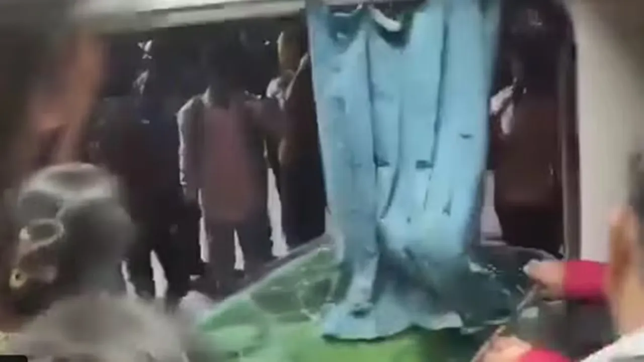 madhubani station train ac coach viral news