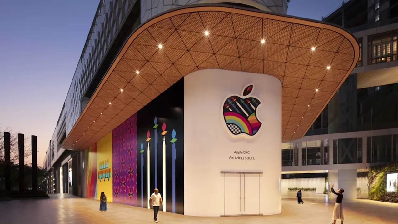 apple makes record in india last year iphone 