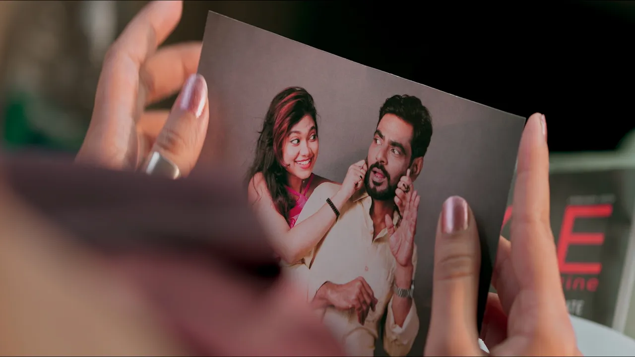 প্রেমের মরশুমে ভালবাসার গান  শহর জুড়ে যেন প্রেমের মরশুম। এক সপ্তাহ ধরে পালিত হচ্ছে 'রোজ ডে', 'চকোলেট ডে', 'টেডি ডে' সহ আরও অনেক 'ডে'। ভ্যালেন্টাউন উইকের ক্যালেন্ডার অনুযায়ী ১৪ ফেব্রুয়ারি প্রেমদিবস অর্থাৎ ভ্যালেন্টাইনস ডে। ভালবাসার মানুষের জন্য গান হতে পারে অন্যতম সেরা উপহার। সেই জন্যই শুক্রবার অর্থাৎ ভ্যালেন্টাইন ডে-তে মুক্তি পাচ্ছে অভিনেতা প্রসূনের নতুন মিউজিক অ্যালবাম 'আমার মন চায়'। যার প্রতি পরতে রয়েছে ভালবাসার ছোঁয়া। 
