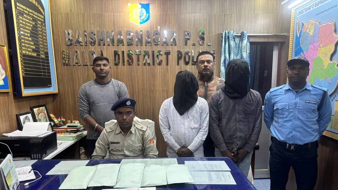 Malda News: গোপন সূত্রে খবর পেয়ে মালদহের কালিয়াচক থানার পুলিশ মোজমপুরের হারুচক এলাকায় অভিযান চালায়