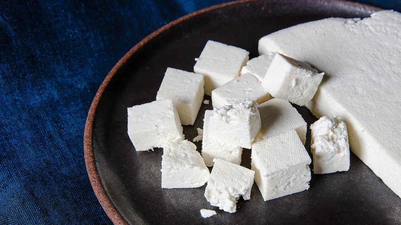 How to Identify Artificial Paneer: আপনি বাজার থেকে যে পনির কিনছেন তা আসল নাকি নকল?