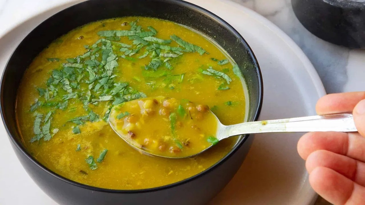 Moong Dal Soup Recipe: কীভাবে মুগ ডালের স্যুপ বানাবেন জেনে নিন