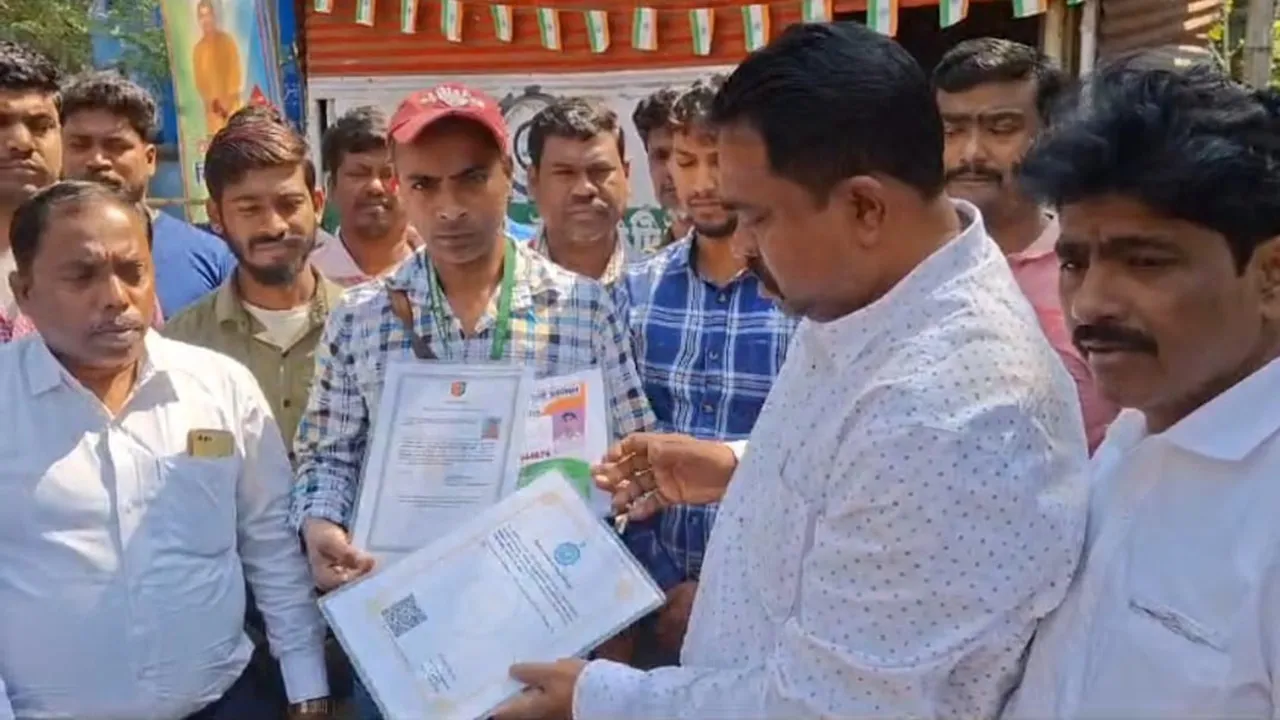 E-rickshaw, Newtown, Bidhannagar Commissionerate,Salt Lake,টোটোচালকের সার্টিফিকেট,সল্টলেক