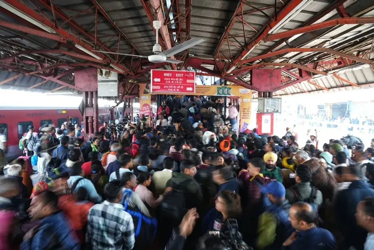 New Delhi Station Stampede: রেলের চরম গাফিলতিতে নয়াদিল্লি স্টেশনে ১৮ জনের পদপিষ্টে মৃত্যু