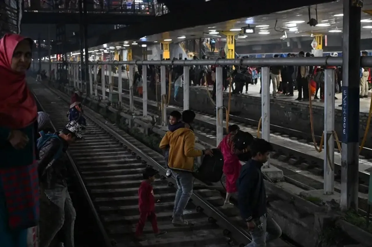 New Delhi Station Stampede: রেলের চরম গাফিলতিতে নয়াদিল্লি স্টেশনে ১৮ জনের পদপিষ্টে মৃত্যু