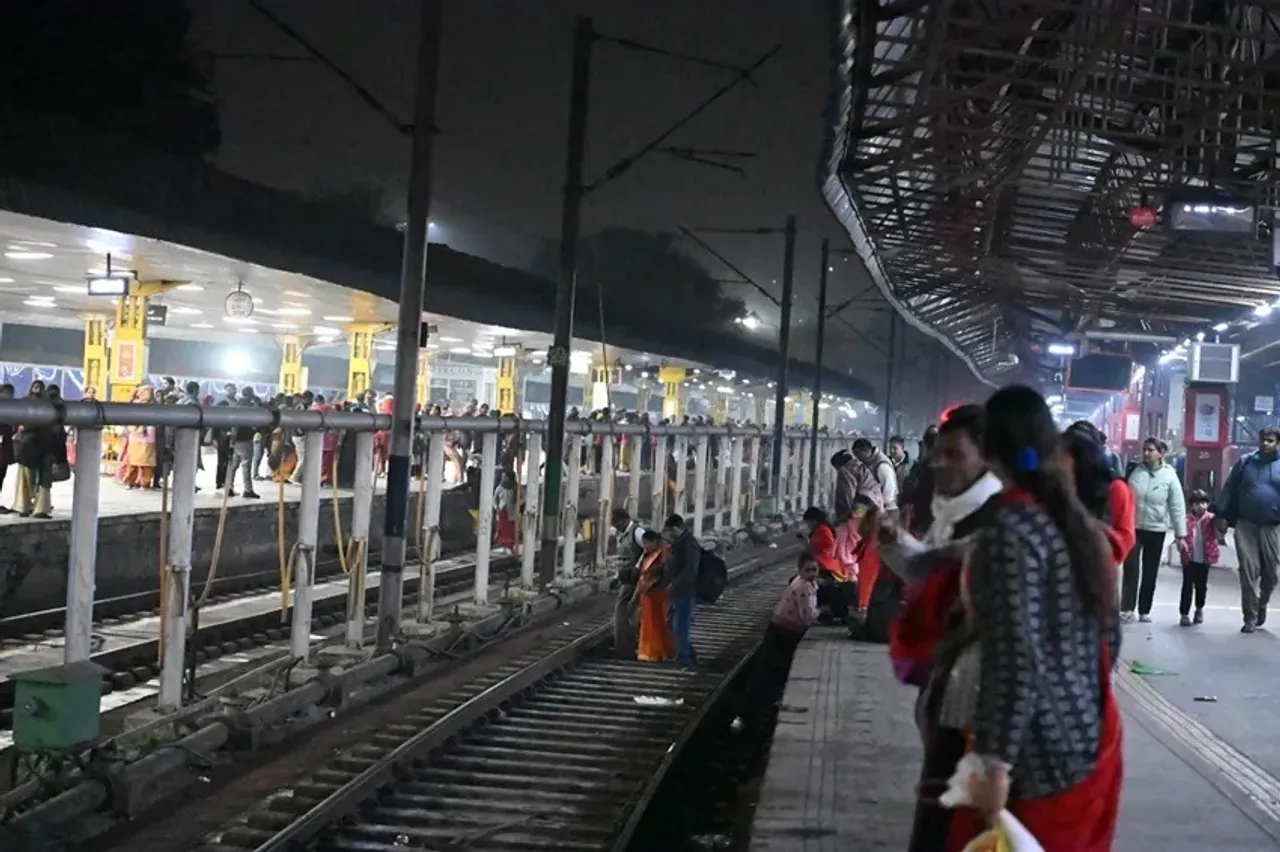 New Delhi Station Stampede: রেলের চরম গাফিলতিতে নয়াদিল্লি স্টেশনে ১৮ জনের পদপিষ্টে মৃত্যু