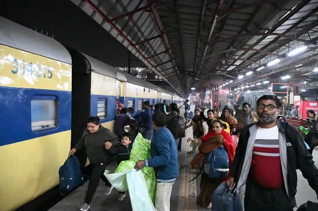 New Delhi Station Stampede: রেলের চরম গাফিলতিতে নয়াদিল্লি স্টেশনে ১৮ জনের পদপিষ্টে মৃত্যু