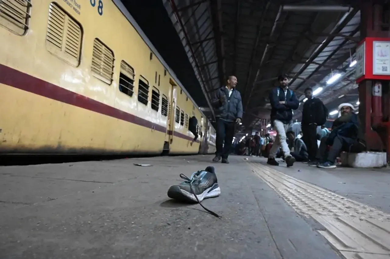 New Delhi Station Stampede: রেলের চরম গাফিলতিতে নয়াদিল্লি স্টেশনে ১৮ জনের পদপিষ্টে মৃত্যু