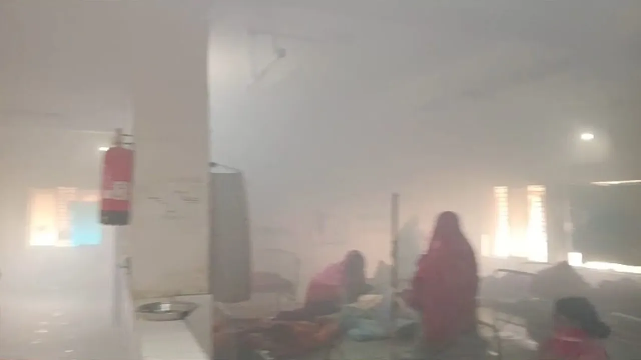 fire scare in Maldas Harishchandrapur Hospital: মালদার হরিশ্চন্দ্রপুর হাসপাতালে আগুন আতঙ্ক।