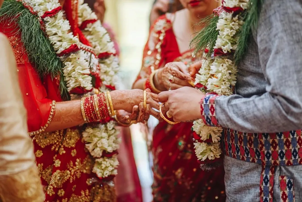 Unique Wedding Rituals: ভারতের এই গ্রামে বিয়ের পর আজব রীতি