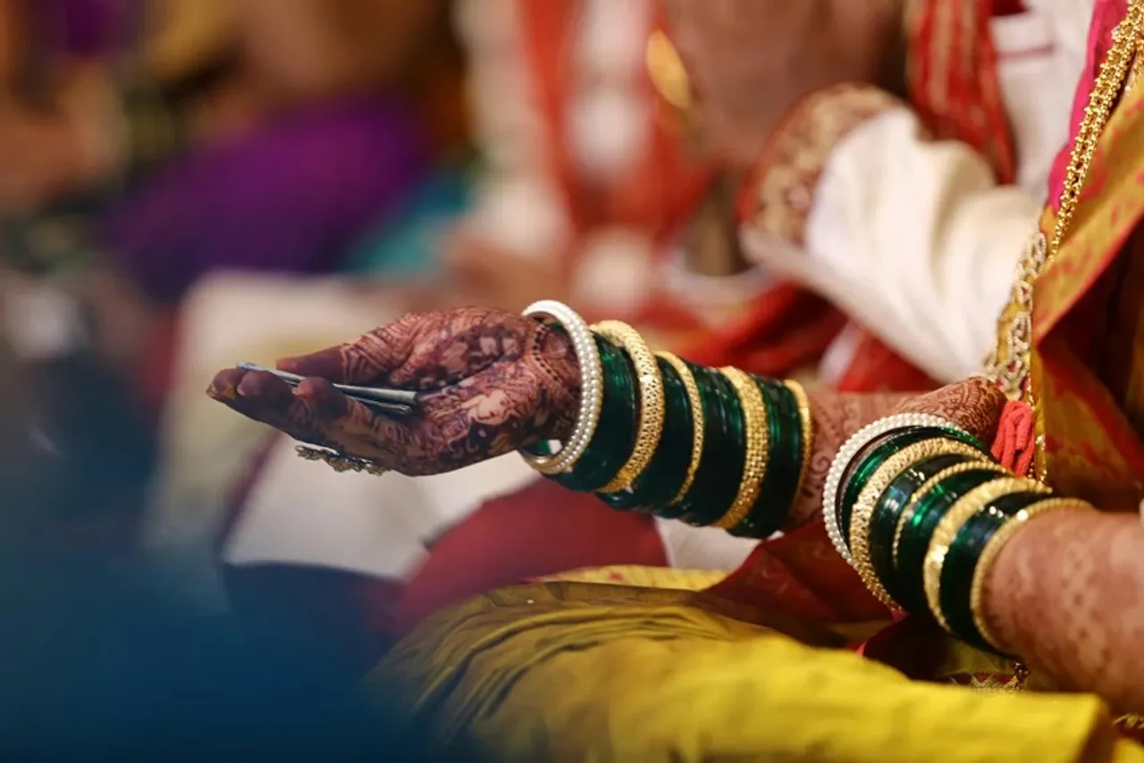 Unique Wedding Rituals: ভারতের এই গ্রামে বিয়ের পর আজব রীতি