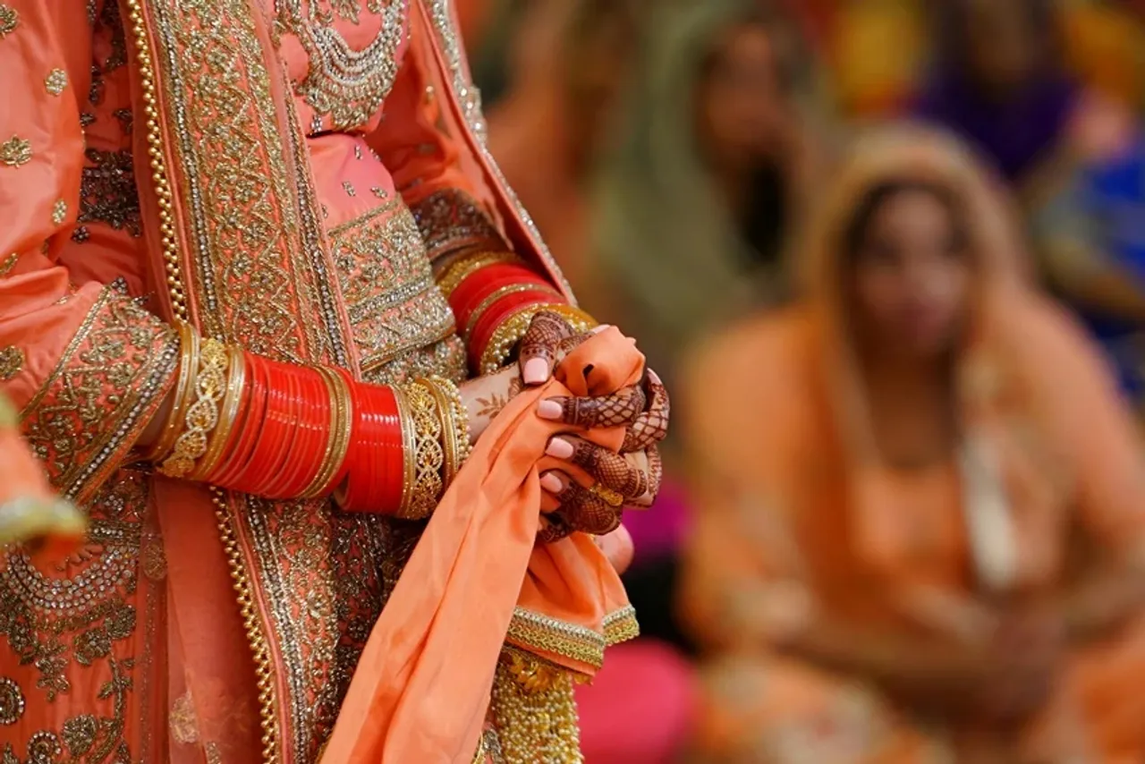 Unique Wedding Rituals: ভারতের এই গ্রামে বিয়ের পর আজব রীতি