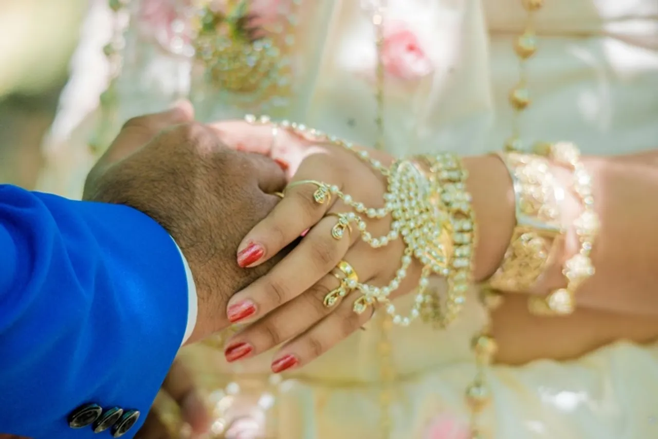 Unique Wedding Rituals: ভারতের এই গ্রামে বিয়ের পর আজব রীতি