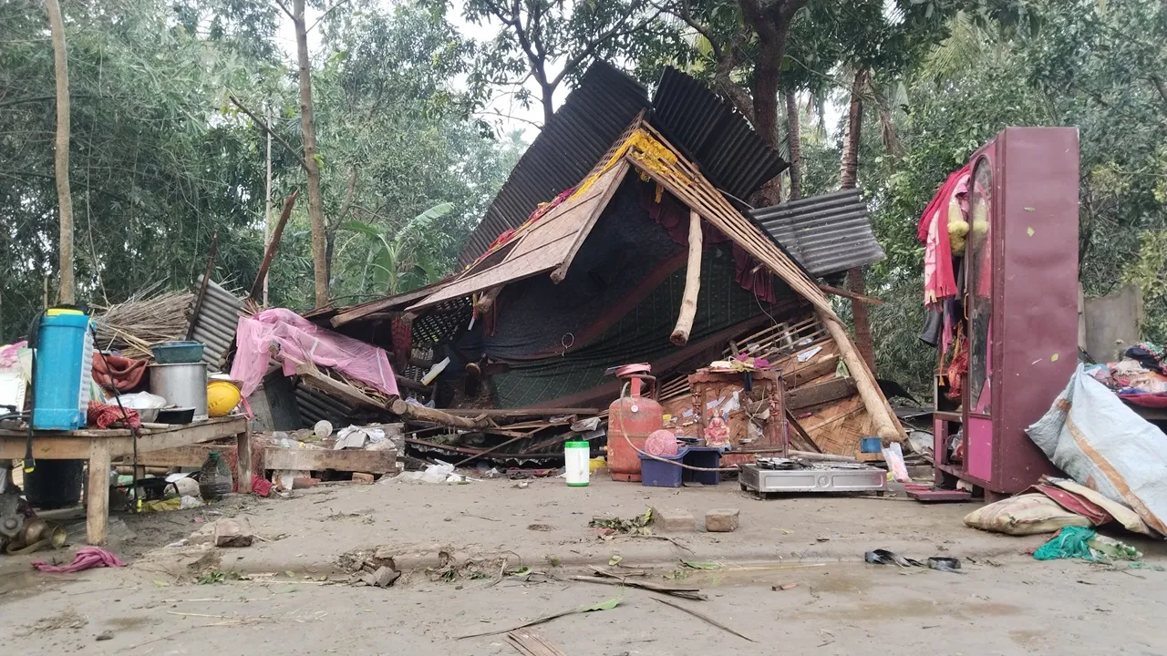 Heavy damage due to storm and hail in Gaighata: ঝড় ও শিলাবৃষ্টির জেরে গাইঘাটায় ক্ষয়ক্ষতি