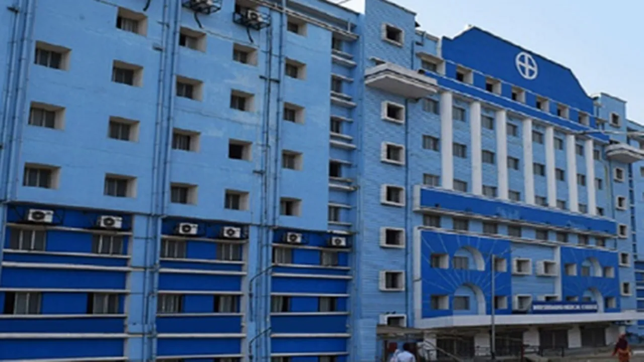 Cleaner arrested for molesting a girl student admitted to Diamond Harbour Hospital: CCU-তে ঢুকে নবম শ্রেণীর ছাত্রীর 'শ্লীলতাহানি', গ্রেফতার হাসপাতালেরই সাফাইকর্মী 