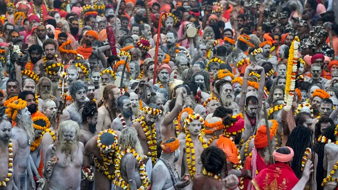 Kashi Vishwanath: মহাদেবের নগরী কাশীতে মহাশিবরাত্রি উপলক্ষে ভক্তদের ব্যাপক ভিড়