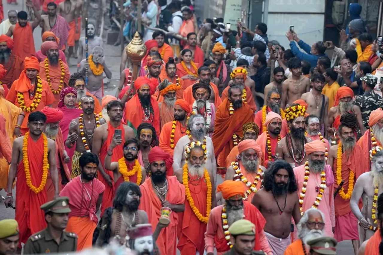 Kashi Vishwanath: মহাদেবের নগরী কাশীতে মহাশিবরাত্রি উপলক্ষে ভক্তদের ব্যাপক ভিড়