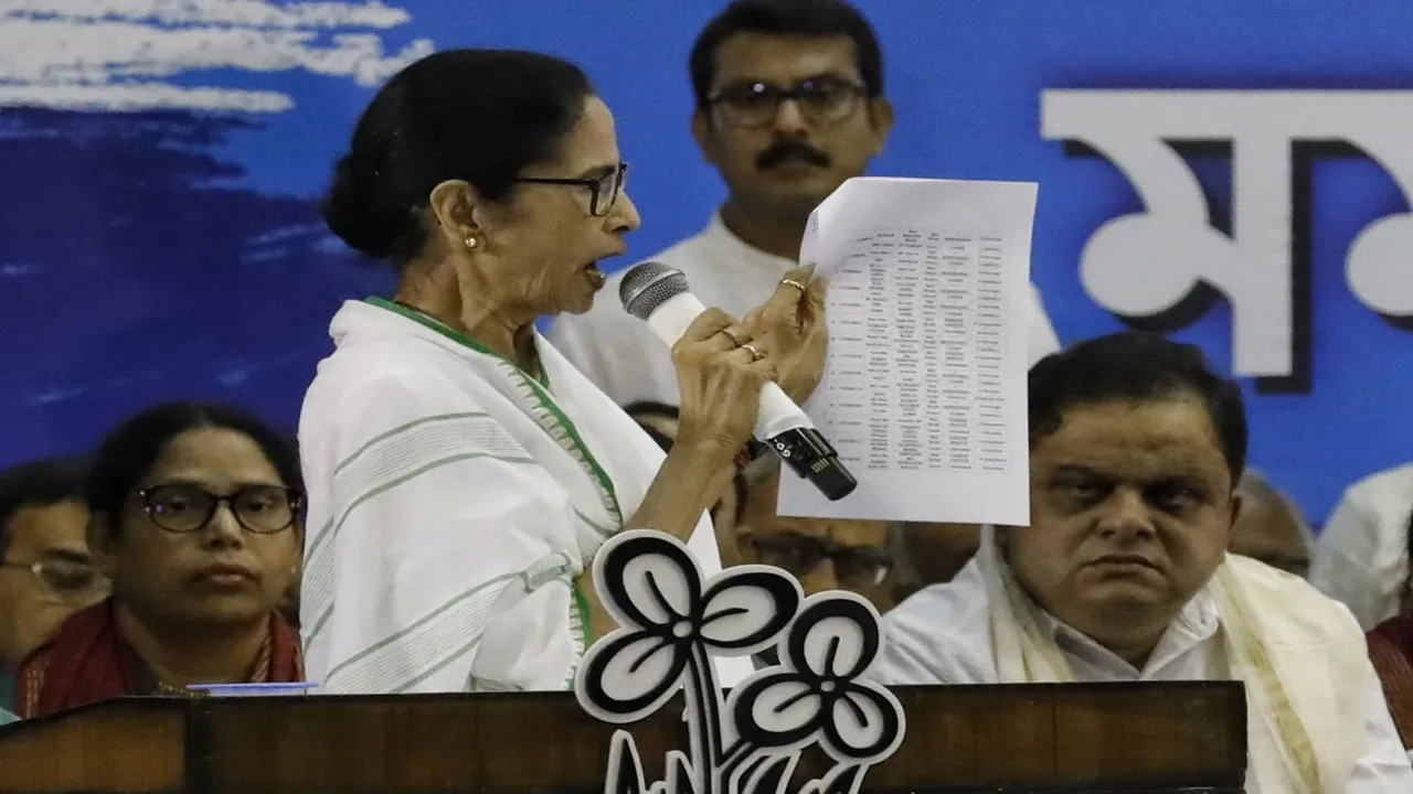Mamata Banerjee alleges online manipulation of West Bengal voter list: ভোটার লিস্ট নিয়ে কারচুপির অভিযোগ মমতা বন্দ্যোপাধ্যায়ের