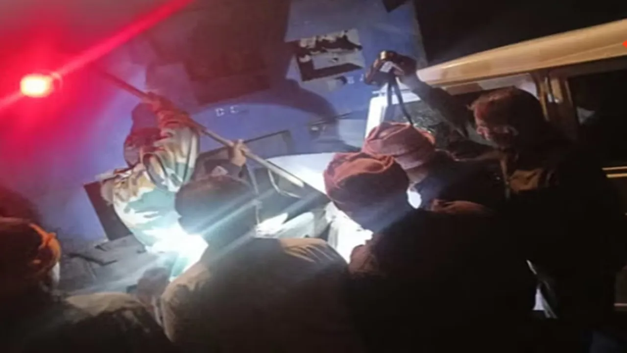 bolero collides with train at railway crossing bihar 