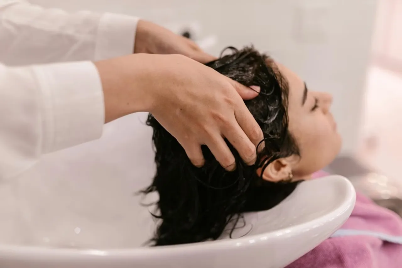 History of Shampoo: শ্যাম্পুর আবিষ্কার হয়েছিল ভারতেই, সুবে বাংলারই এক ব্যবসায়ী ইউরোপে শ্যাম্পু নিয়ে যান