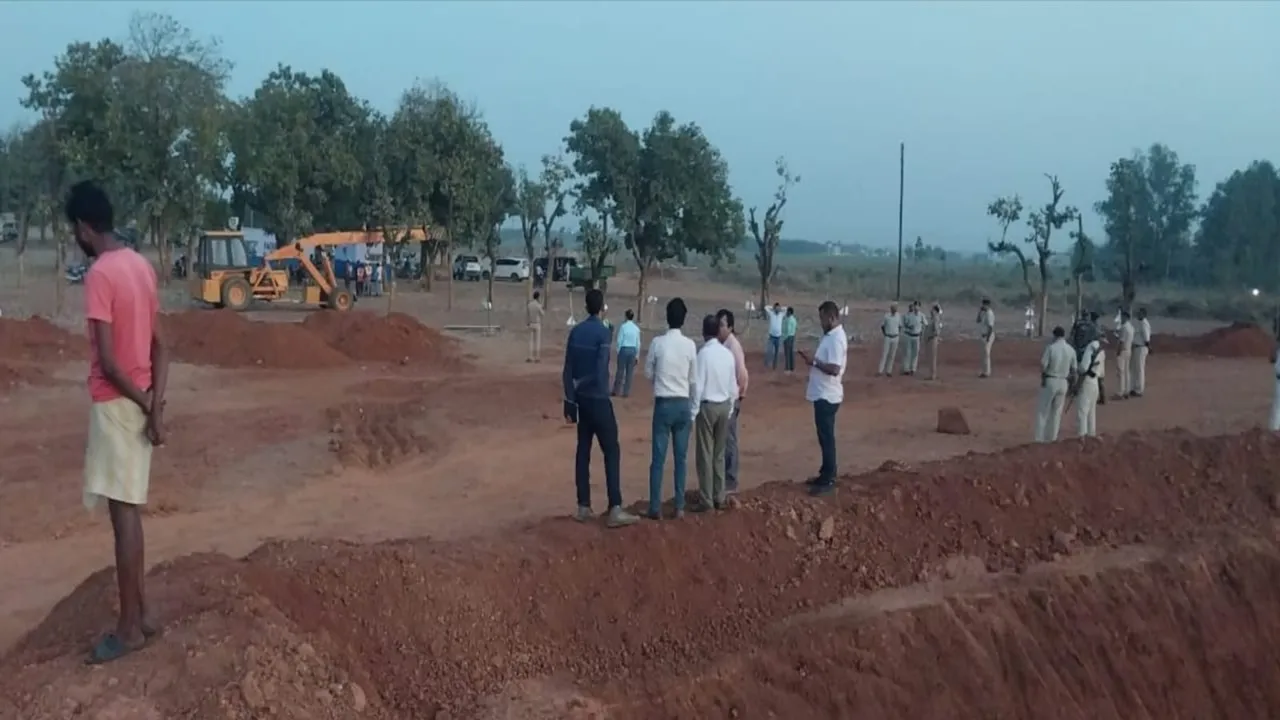 Indigenous people protest and stopping Deucha-Panchami coal mining operations: আদিবাসীদের বিক্ষোভের জেরে দেউচা পাঁচামিতে বন্ধ কয়লাখনির কাজ