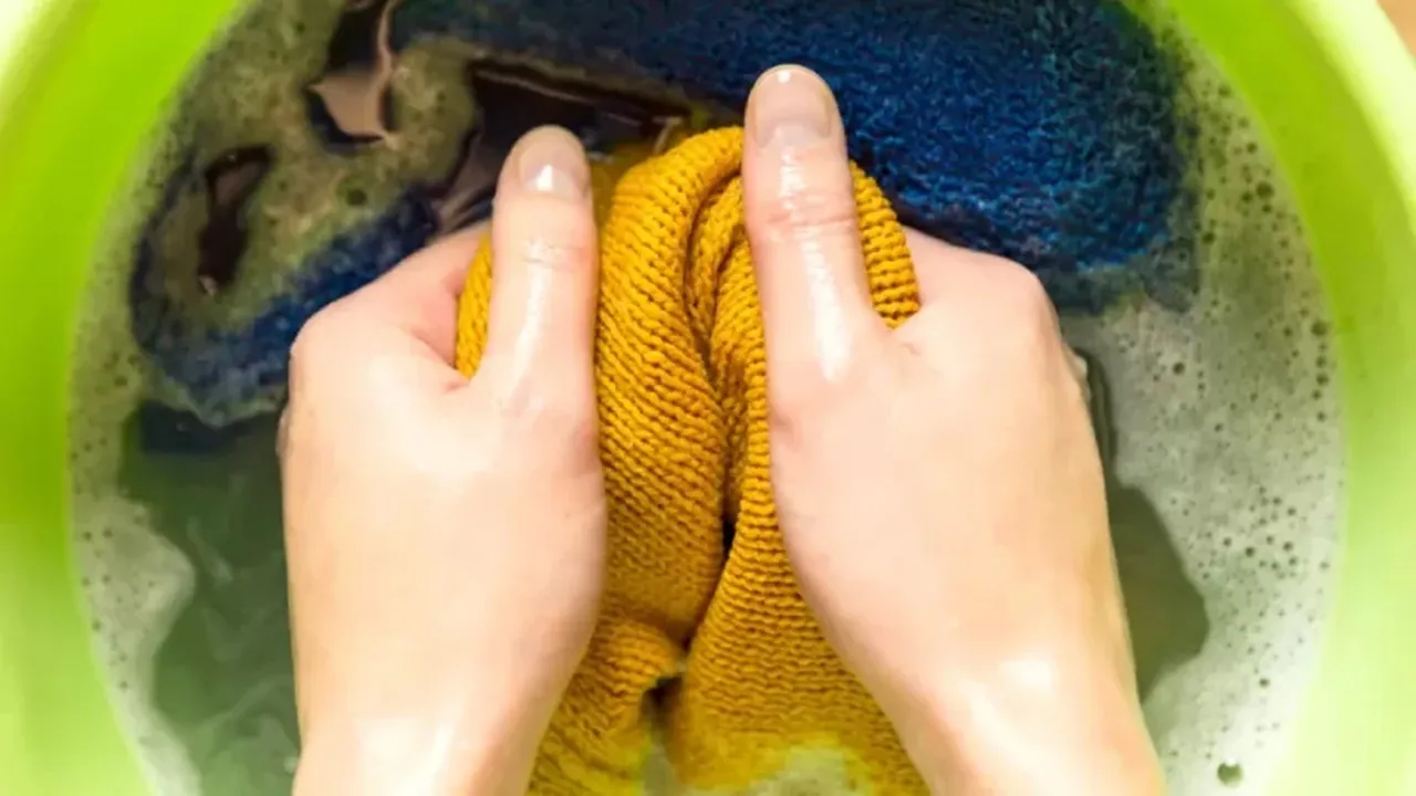 Hand Washing Tips: ওয়াশিং মেশিন ছাড়া মাত্র ১০ মিনিটে অনেক কাপড় ধোয়ার সহজ উপায়