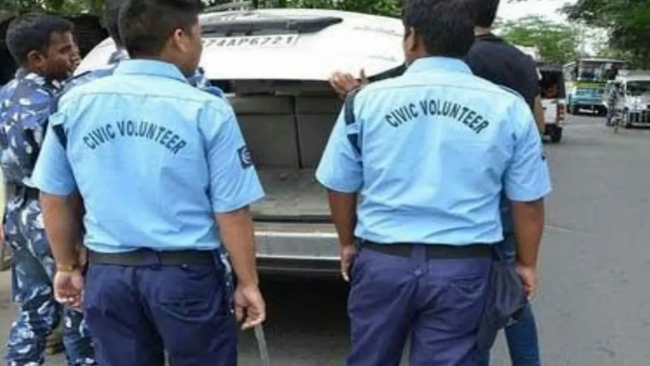 3 civic volunteers severely beat up a driver in Malda: মালদায় সিভিক ভলান্টিয়ারের দাদাগিরি