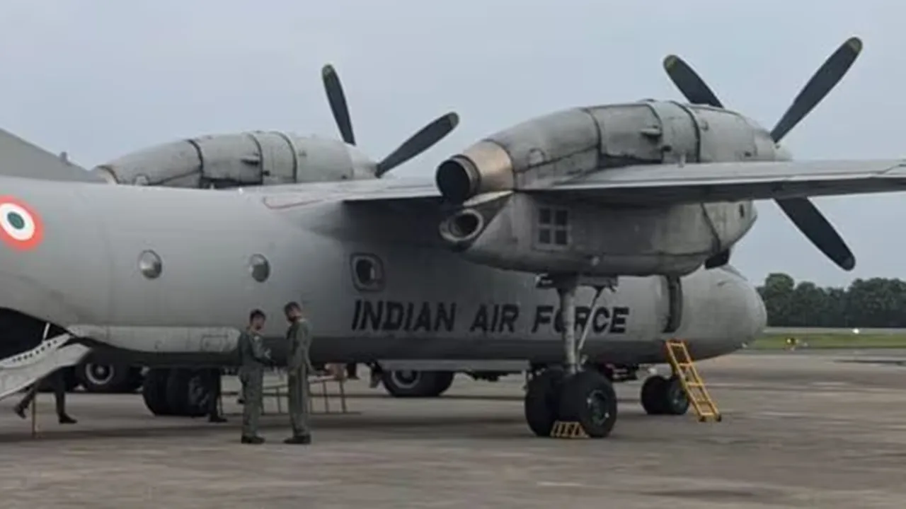 Aircraft Crash lands in west bengal bagdogra: বাগডোগরায় বায়ুসেনার বিমান দুর্ঘটনা