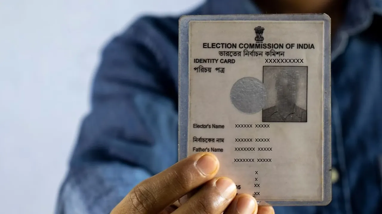 Separate voter card for same person in Bongaon with separate Epic number: একই ব্যক্তির আলাদা এপিক নম্বরে দুটি ভোটার কার্ড