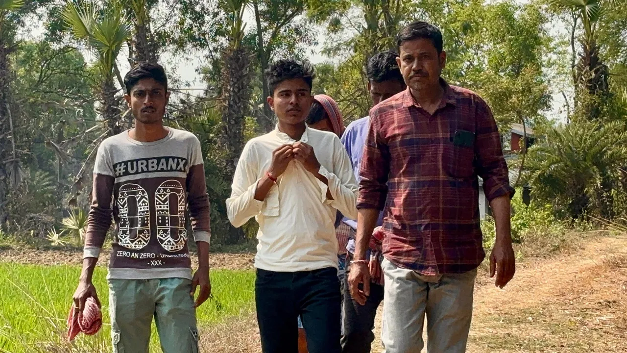 HS Student: প্রায় ২ ঘন্টা পরীক্ষা দিয়ে রূপঙ্কর বাড়ি ফিরে মায়ের শেষ কাজ করে