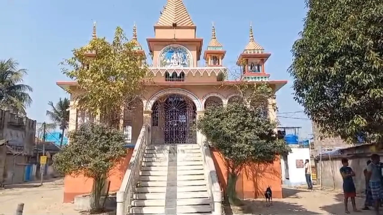 Dalit families alleged harassment for trying to enter Shiv temple in Gidhgram Katwa: পূর্ব বর্ধমান কাটোয়া গীধগ্রাম শিব মন্দির