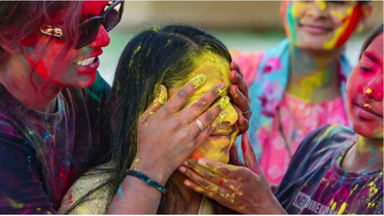 Holi 2025: এই উৎসব শুধু মজা এবং আনন্দই দেয় না, এটি ঐক্যের বার্তাও বহন করে