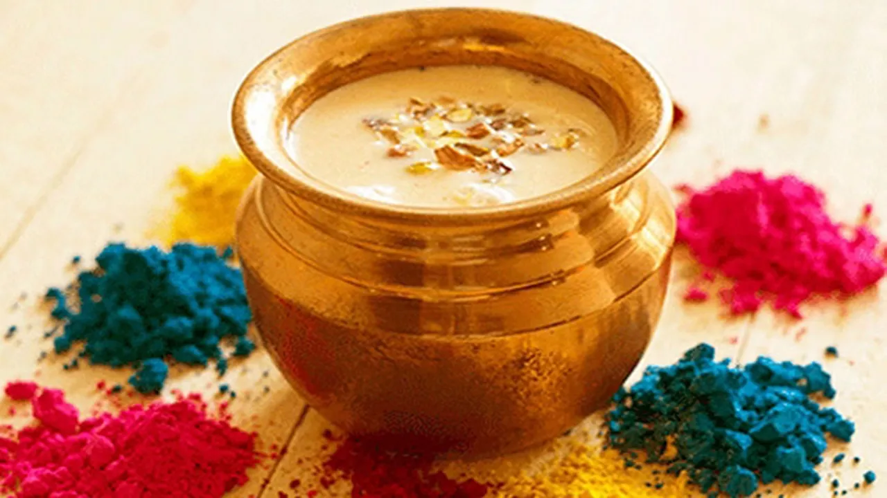 Holi Bhang Thandai recipe: রঙের উৎসবে মজা আরও বাড়িয়ে দেয় ঠান্ডা ঠান্ডা ভাঙের শরবত