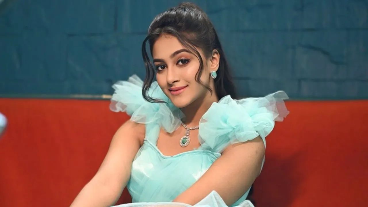 মোহনা মাইতি বলছেন, 'মনেই হচ্ছে না কাল দোল।'