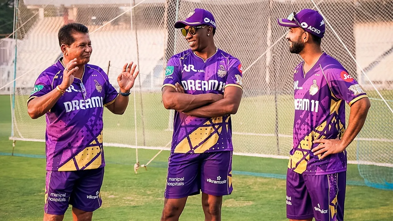 KKR-Kolkata Knight Riders: কেকেআরের অনুশীলনে কোচের সঙ্গে খেলোয়াড়রা