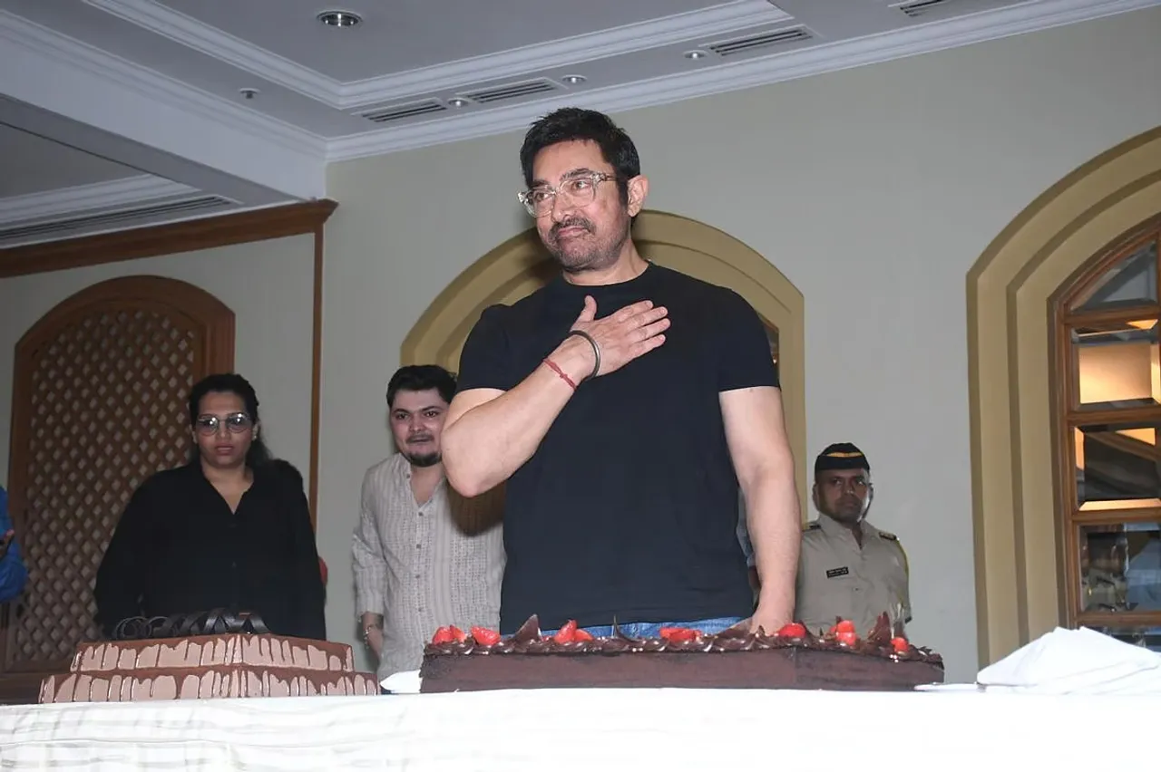 ৬ বছরের সন্তানের মা গৌরীর সঙ্গে সম্পর্কে সিলমোহর বার্থডে বয় আমিরের