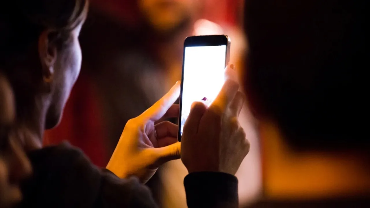 WHO study shows mobile phones do not cause brain cancer, মোবাইল ফোন, ব্রেন ক্যান্সার, বিশ্ব স্বাস্থ্য সংস্থা