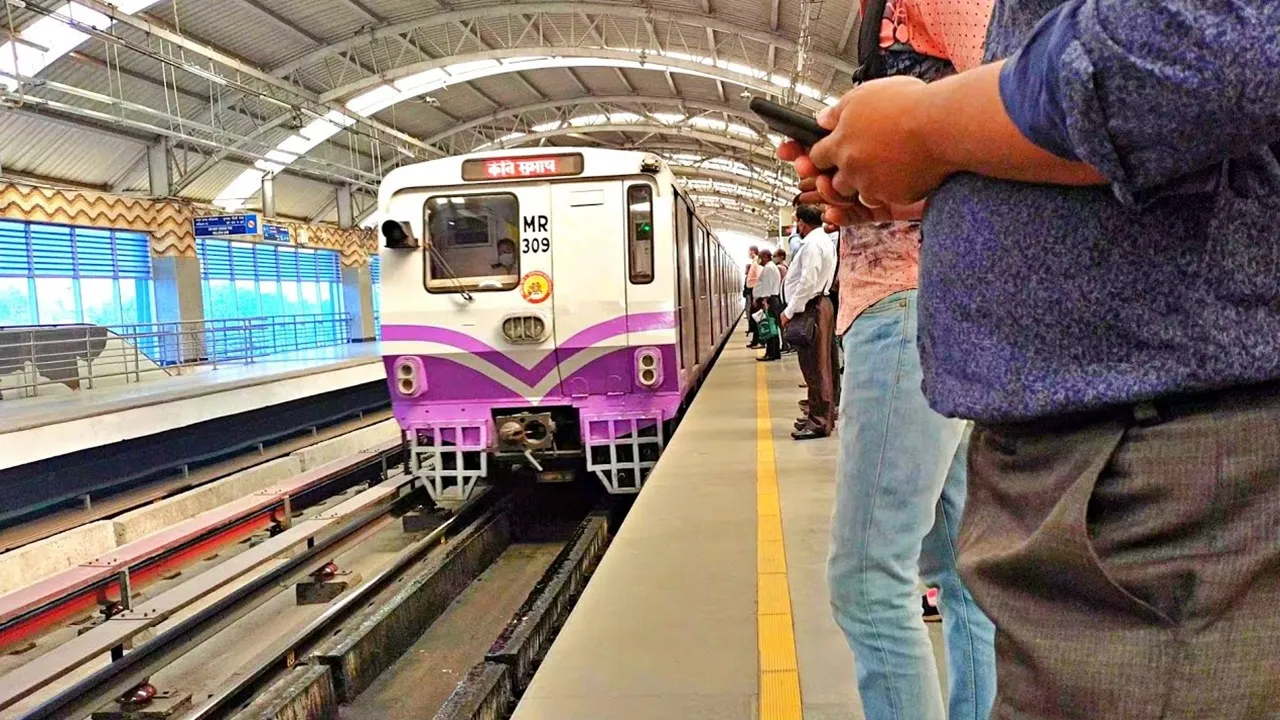 Kolkata Metro, Metrorail, Metro Railway Kolkata, KMRCL, Metro,কলকাতা মেট্রো, মেট্রোরেল, মেট্রো