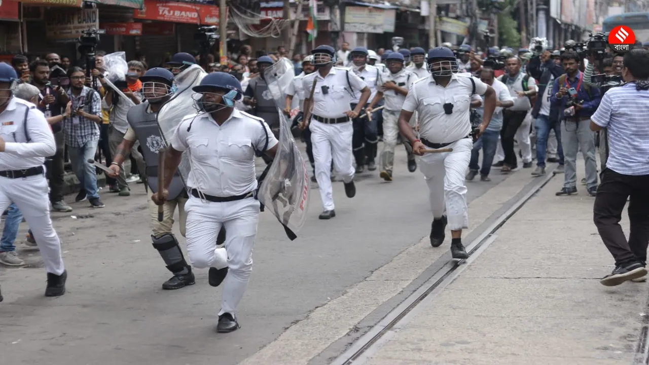 Despite large settlement, police had to face a lot of trouble to stop the chaos in Nabanna abhijan, নবান্ন অভিযান, পশ্চিমবঙ্গ ছাত্র সমাজ, পুলিশ