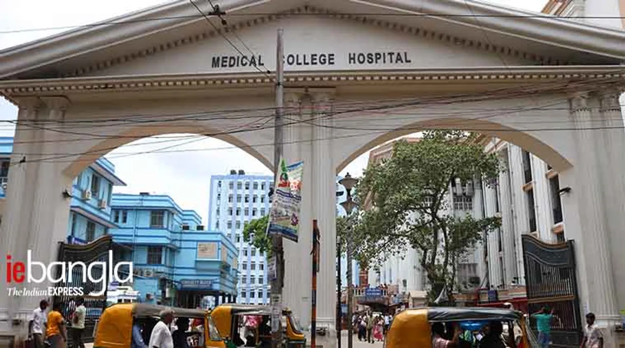 Medical college front gate express photo Shashi ghosh
