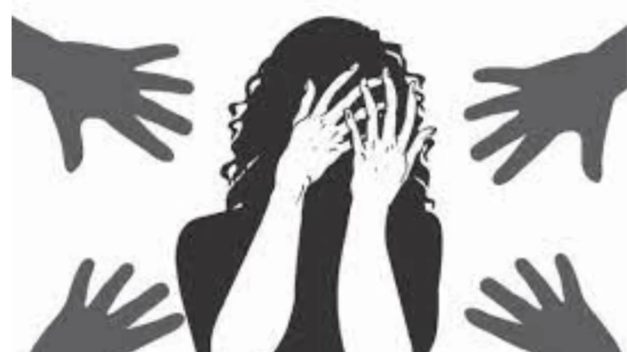 West Bengal, Woman ‘molested’ in reserved compartment of moving train