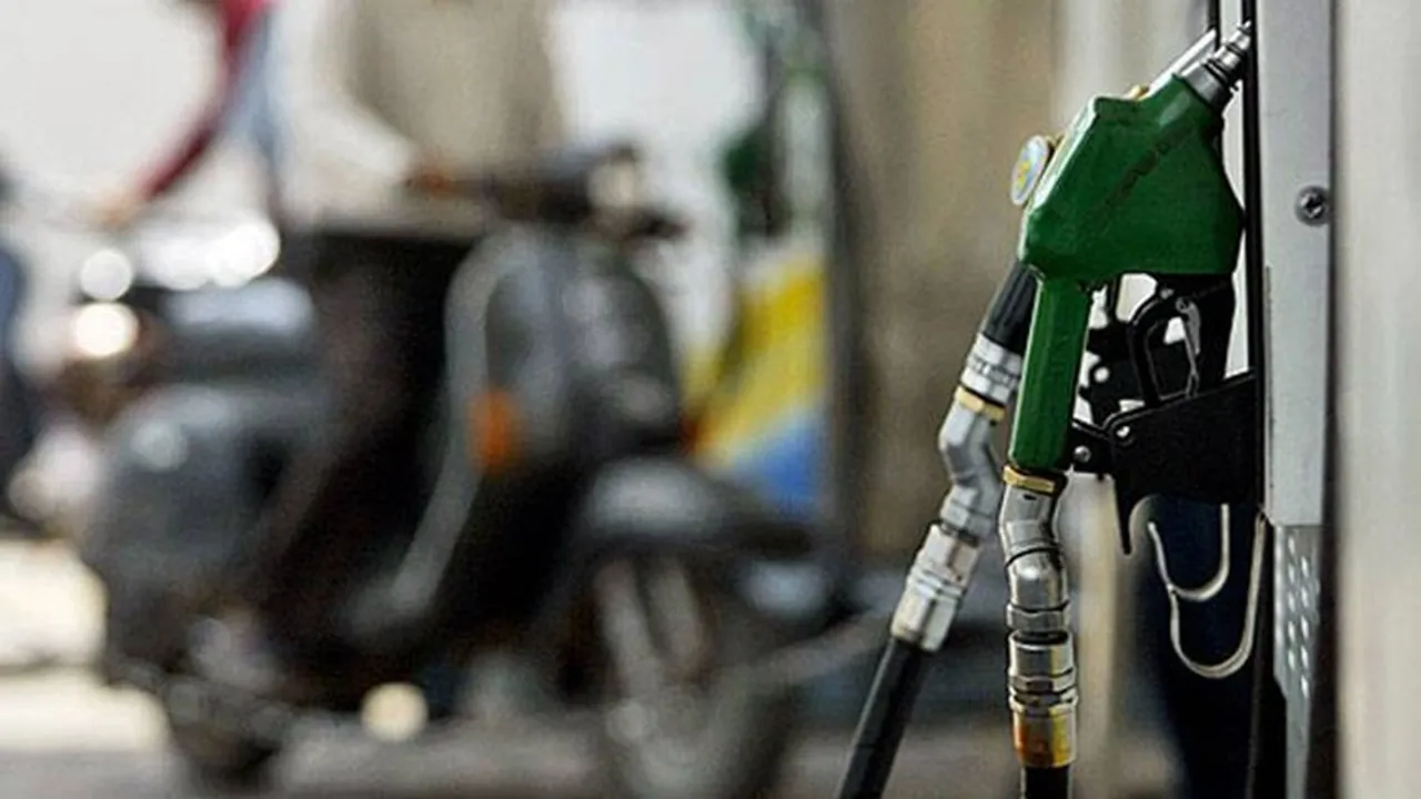 Petrol and Diesel price Kolkata 15 November 2021